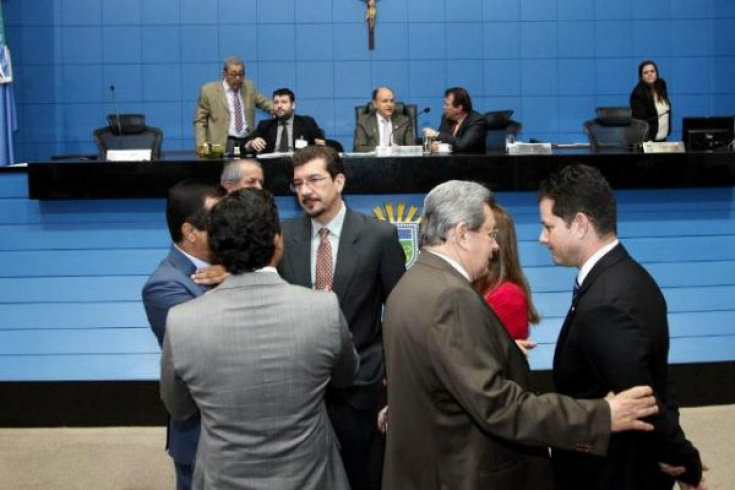 Deputados aprovam aumento da alíquota do ICMS para supérfluos Deputados aprovam aumento da alíquota do ICMS para supérfluos