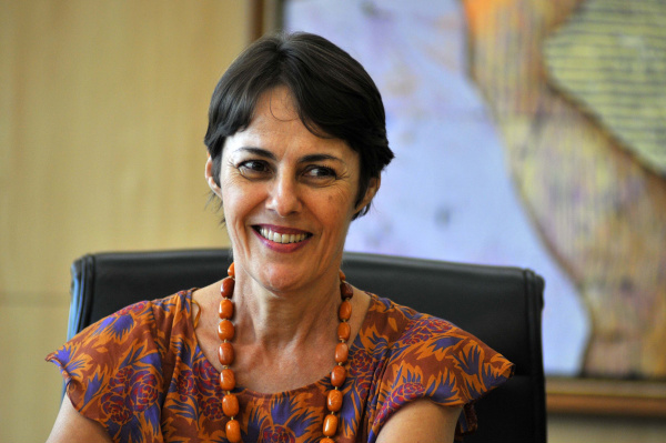 Ministra da Cultura critica programação musical das rádios Ministra da Cultura critica programação musical das rádios