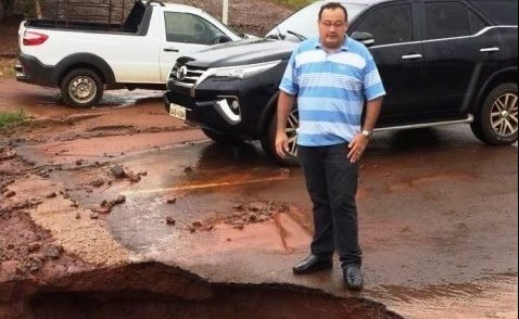 Na sexta (9), em uma hora choveu o equivalente a 85 mm em Amambai Prefeito Municipal percorreu o cidade para avaliar os estragos / Foto: Divulgação
