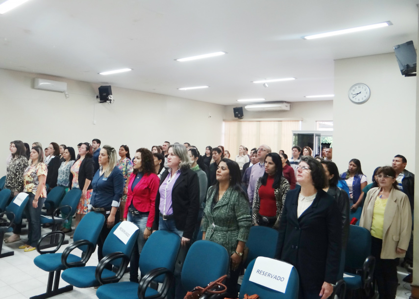 Diretores, professores, secretários e interessados no Plano Municipal de Educação participaram do evento / Foto: Moreira Produções