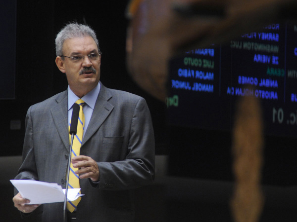 Geraldo propõe audiência pública sobre a saúde da mulher Geraldo Resende demonstra preocupação com a saúde da mulher.