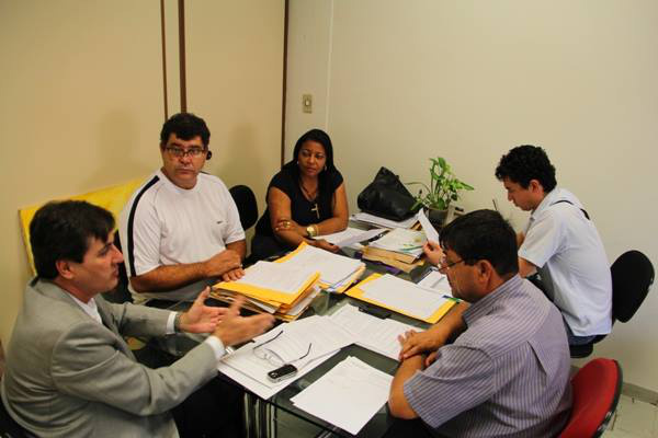 Fetems debate com governo piso para 20 horas Fetems debate com governo piso para 20 horas