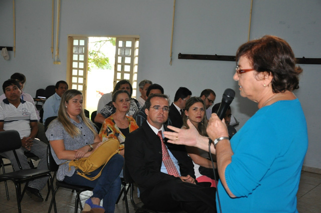 Ação governamental realiza expedição de documentação aos indígenas de Amambai Secratária Estadual de Trabalho e Assistência Social, Tânia Mara Garib