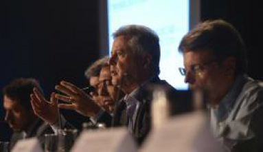 Governador eleito diz que crise financeira do Distrito Federal é "muito grave" O governador eleito Rodrigo Rollemberg apresenta plano para enfrentar crise fiscal do Distrito Federal, que sofre com a interrupção de vários serviços públicos José Cruz/Agência Brasil