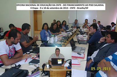 Secretário de políticas municipais da FETEMS, Ademar Rosa Plácido, (destaque), durante a oficina da CNTE.   
