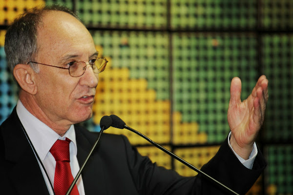 PT busca apoio popular para bancar reforma política PT busca apoio popular para bancar reforma política