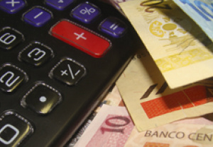 Metade dos Estados fecharam 2013 sem cumprir Lei de Responsabilidade Fiscal Dos atuais governadores, 14 terminaram o ano de 2013 com déficit fiscal.