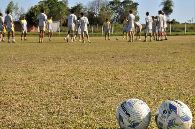 Bola do estadual de futebol vira 'Jabulani Pantaneira' Bola do estadual de futebol vira 'Jabulani Pantaneira'