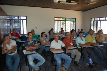 Sindicato Rural de Amambai oferece curso para pequenos produtores Podutores rurais de Amambai, durante curso na sede do SRA. Foto: Moreira Produções