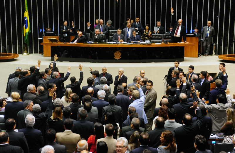 Câmara aprova MP que refinancia dívida de estados e municípios Câmara aprova MP que refinancia dívida de estados e municípios