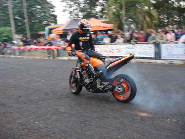 Agenda de eventos em Amambai Equipe Cobras Moto Show é atração da inauguração da Via Oeste Honda de Amambai.