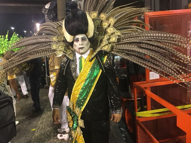 Desfile da Paraíso do Tuiuti tem presidente vampiro de destaque Foto: Divulgação