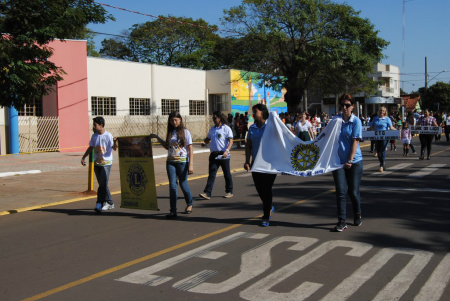 Rotary participa das festividades da Semana da Pátria em Amambai No desfile, a escola municipal João Rodrigues apresentou as entidades do município, entre elas, o Rotary Club de Amambai.
