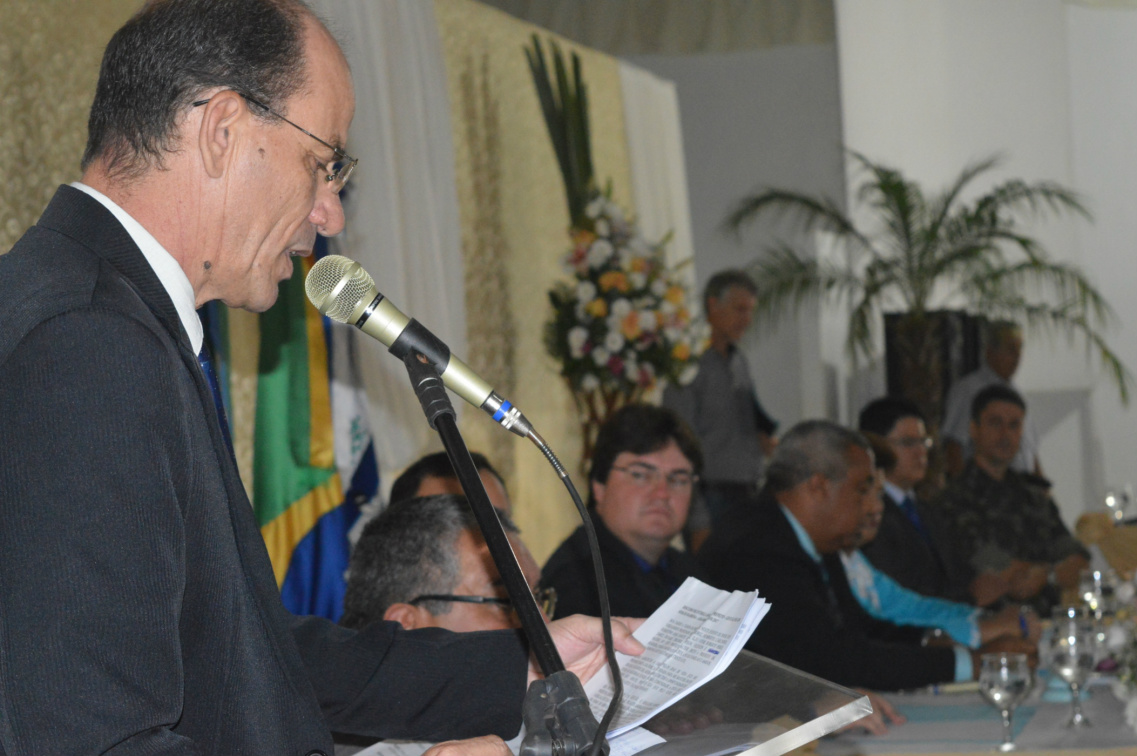 Discurso de entrega do cargo de prefeito gestão 2013 - 2016: Sérgio Barbosa Ex-prefeito, Sérgio Barbosa em discurso na cerimônia de posse do atual prefeito, Dr. Bandeira / Foto: Moreira Produções
