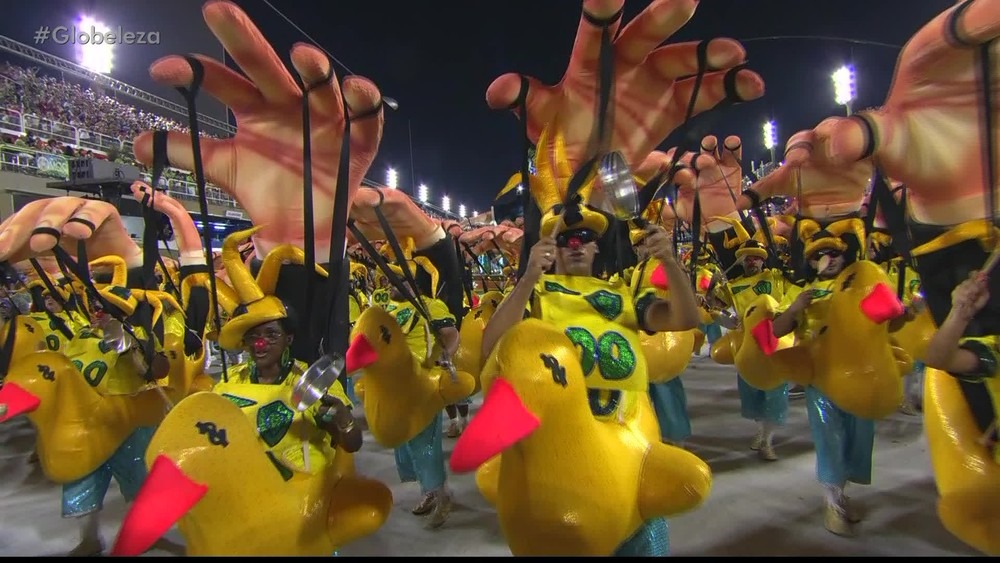 Ala da Tuiuti ironiza manifestantes
