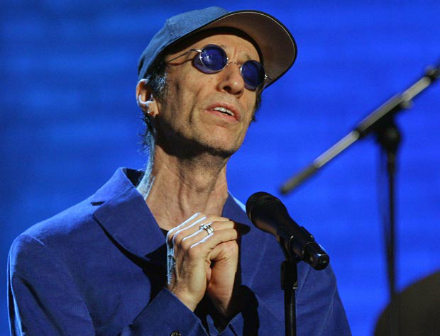 Robin Gibb, ex-Bee Gees, está internado em coma em Londres
