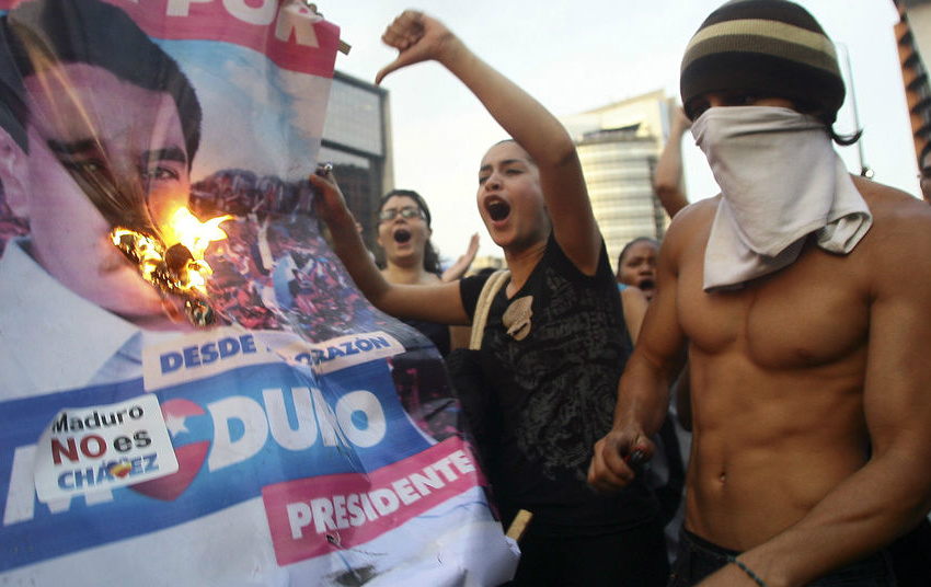 Além dos blocos da América do Sul, outros países se manifestaram neste fim de semana sobre os acontecimentos no país