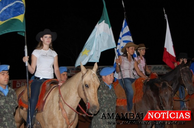Festa do Clube de Laço aquece comércio de Amambai Abertura da festa de 2011.