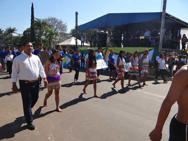 Cidadania e cultura são destaques no desfile da Independência em Amambai As comunidades indígenas de Amambai foram o tema das escolas localizadas nas aldeias.