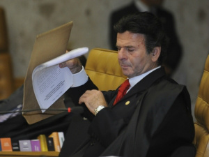 Mensalão: Fux vota pela condenação de oito réus por compra de apoio político Mensalão: Fux vota pela condenação de oito réus por compra de apoio político