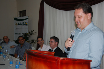 Festa do Clube de Laço aquece comércio de Amambai O presidente ds ACIA, Wesley Nogueira, o Lelo.