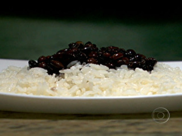 Arroz e feijão são uma combinação completa de proteínas vegetais Arroz e feijão são uma combinação completa de proteínas vegetais
