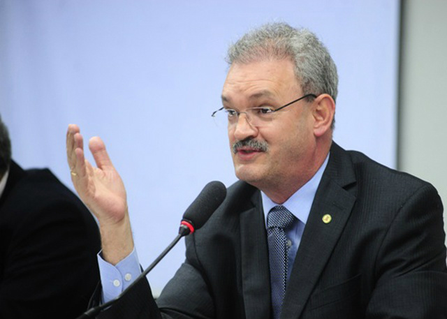 Bancada de MS aprova emendas para investimentos no Orçamento de 2015 Deputado Geraldo Resende na Comissão Mista de Orçamento do Congresso Nacional.