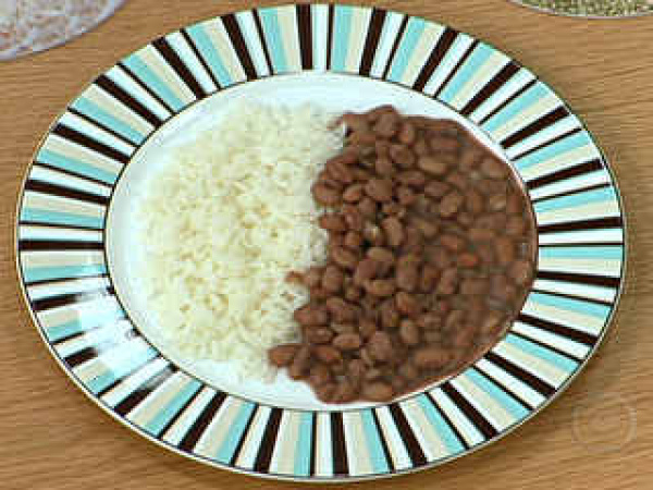 Arroz e feijão são uma combinação completa de proteínas vegetais Arroz e feijão são uma combinação completa de proteínas vegetais