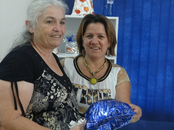 E/D- Professora Marilde Cerri e a presidente do Simted, professora Olga Tobias Mariano / Foto: Moreira Produções