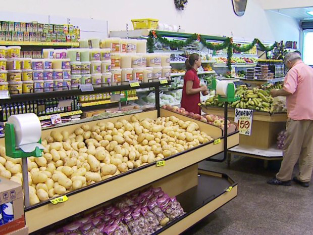 O que esperar para a economia em 2016? Economistas acreditam que inflação não será tão alta em 2016 como foi em 2015 (Foto: Antonio Luiz/EPTV)