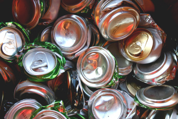 Brasil reciclou 17 bilhões de latinhas de alumínio no ano passado