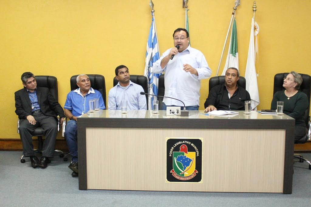 Famílias assinam contrato para construção da casa própria em Amambai Prefeito de Amambai, Dr. Bandeira / Foto: Moreira Produções