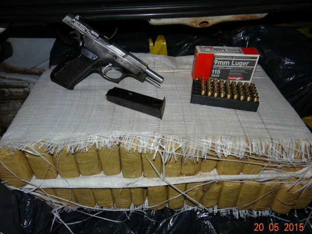 Seis são presos em município de MS com maconha, munições e pistola