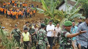 Sobe para 39 o número de mortos após deslizamento de terra provocado por chuvas torrenciais que atingiram a Ilha de Java. Foto: Divulgação