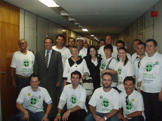 Produtores de Amambai partiparam das manifestações em Brasília para aprovação do novo Código Florestal Representantes do Sindicato Rural de Amambai também participaram da manifestação.
