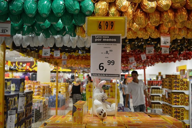 Alta do dólar prejudica vendas para a Páscoa. Consumidor está mais retraído    (Arquivo/Rovena Rosa/Agência Brasil)