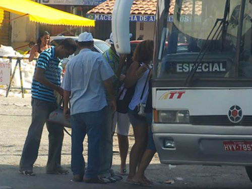 Eleições 2012: documentação, regras e determinações É considerado crime o transporte coletivo de eleitores entre os dias 6 e 8 de outubro, salvo quando à serviço da Justiça Eleitoral