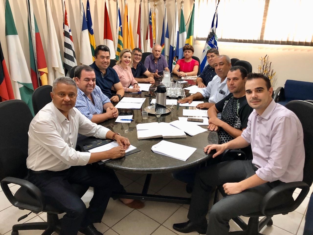 Vereadores de Amambai, durante reunião com o Procurador do Município, advogado Caio Fachin / Foto: Assessoria