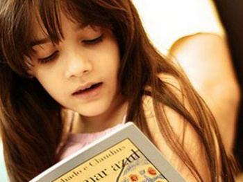 Literatura infantil estimula criatividade e tolerância, diz escritora de livros