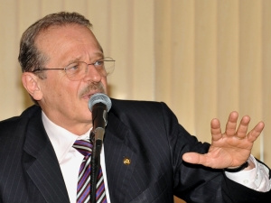 Governador Tarso Genro diz que Rio Grande do Sul está em situação de “desarranjo estrutural” Governador Tarso Genro diz que Rio Grande do Sul está em situação de “desarranjo estrutural”