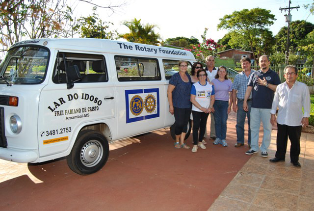 O governador do Distrito 4470, Elvio Gusson, em visita ao Lar do Idoso de Amambai. Foto: Moreira Produções.