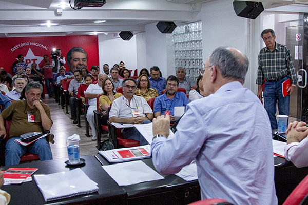 PT quer apresentar projeto de reforma política até o começo de 2014