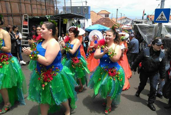 O carnaval da Ilha da Madeira é animado pelo cortejo da Associação de Animação GeringonçaFoto: Divulgação