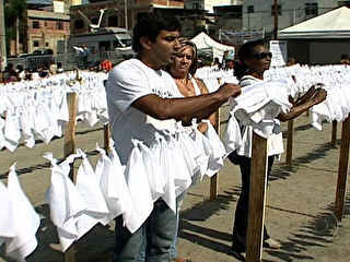 Homenagens no Alemão marcam os 10 anos da morte de Tim Lopes
