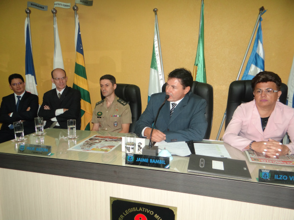 Discurso pró desenvolvimento marca início do ano legislativo de Amambai Membros da mesa diretora com autoridadesFoto: Moreira Produções