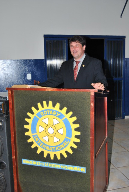 O presidente do Rotary de Amambai, Rosevalde Arruda do Amaral. Foto: Moreira Produções.