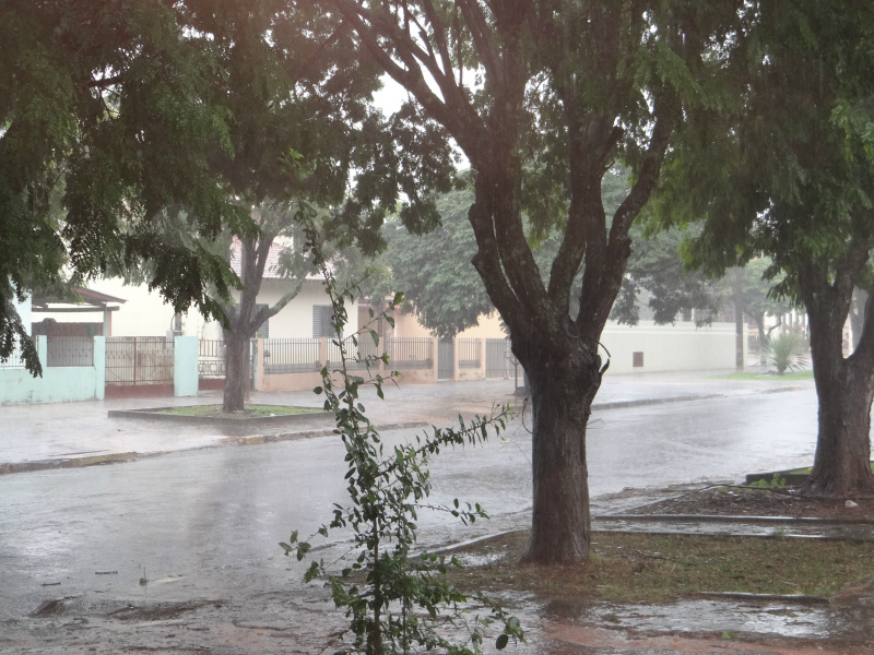 Chuva marca presença durante o dia todo em Amambai / Foto: Moreira Produções