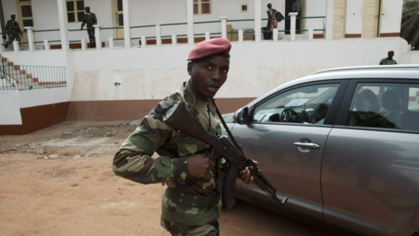 Exército da Guiné-Bissau dispersa protestos contra golpe de Estado