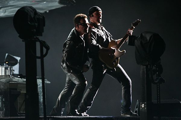 Show do U2 teve 'Trem das Onze', de Adoniran Show do U2 teve 'Trem das Onze', de Adoniran