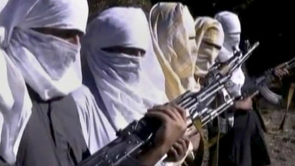Talibã ataca prisão e libertam quase 400 prisioneiros no Paquistão